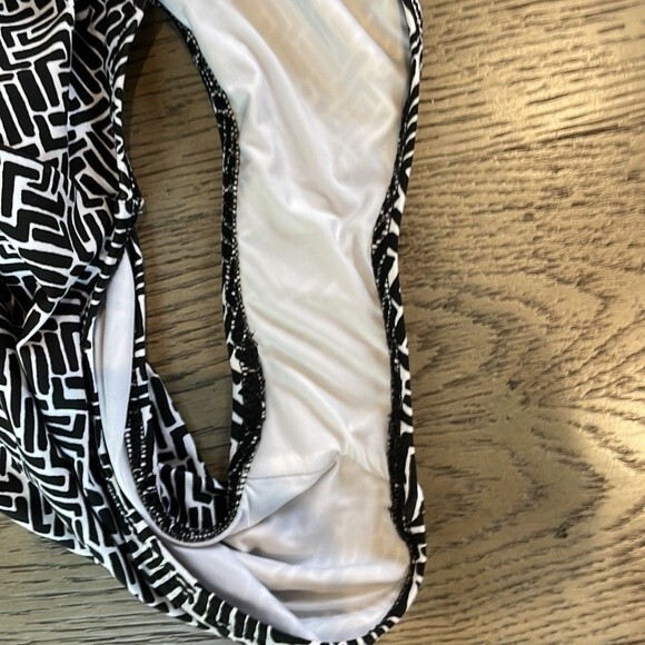 HELEN JON BLACK KEY TIE BACK ONE PIECE Size Large - Picture 8 of 8